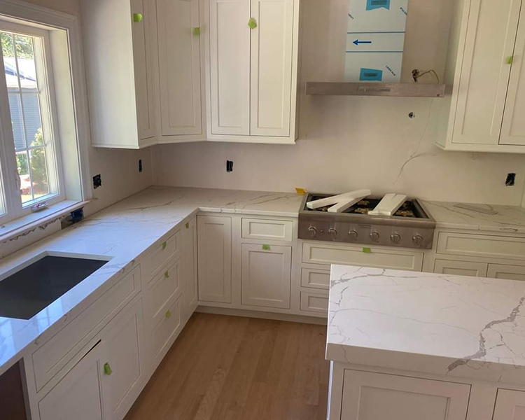 5042 Laza White Calacatta Quartz Super Jumbo Slab Manufacturer