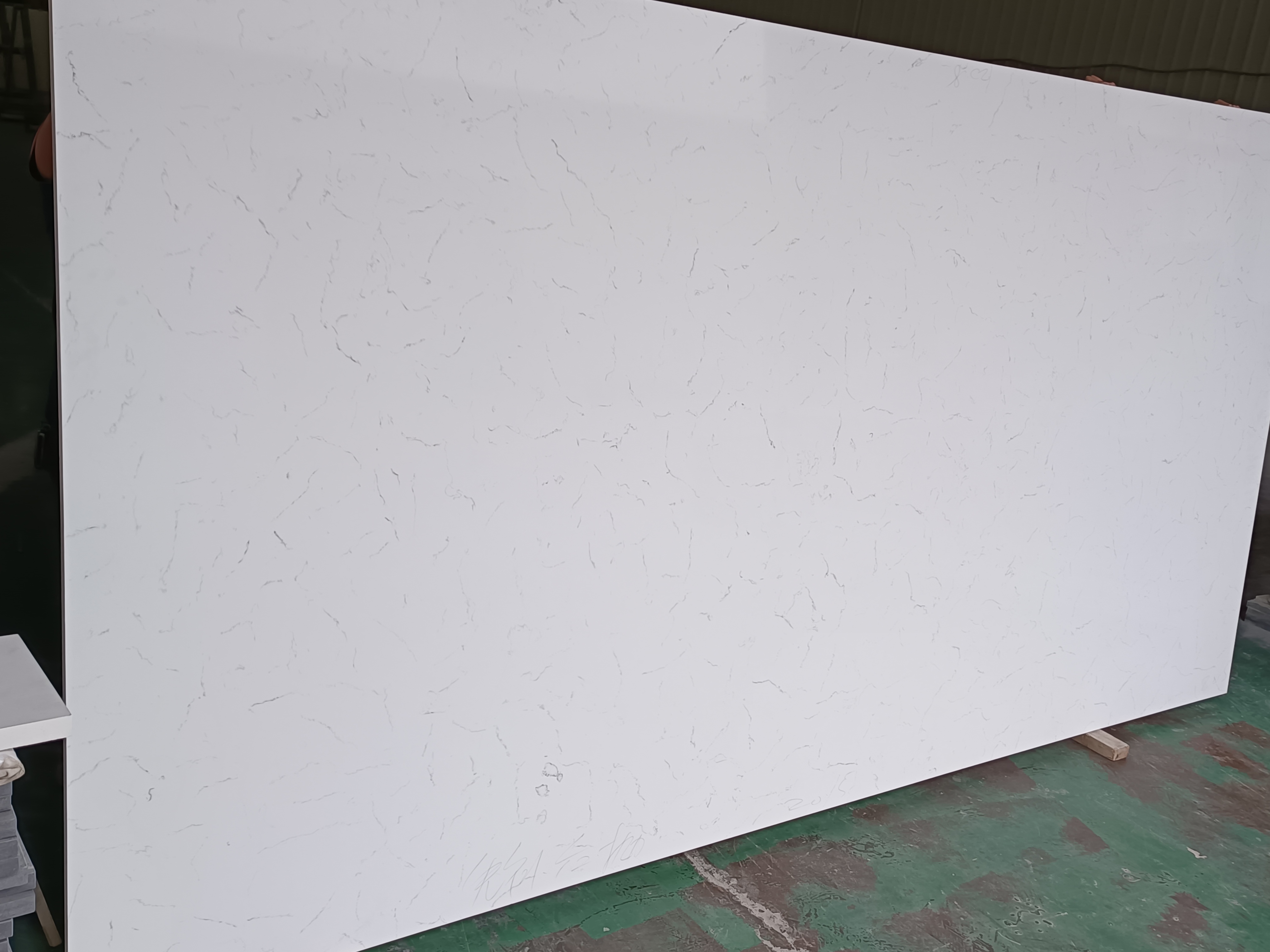 4047 Carrara Thread Marble Quartz Slab