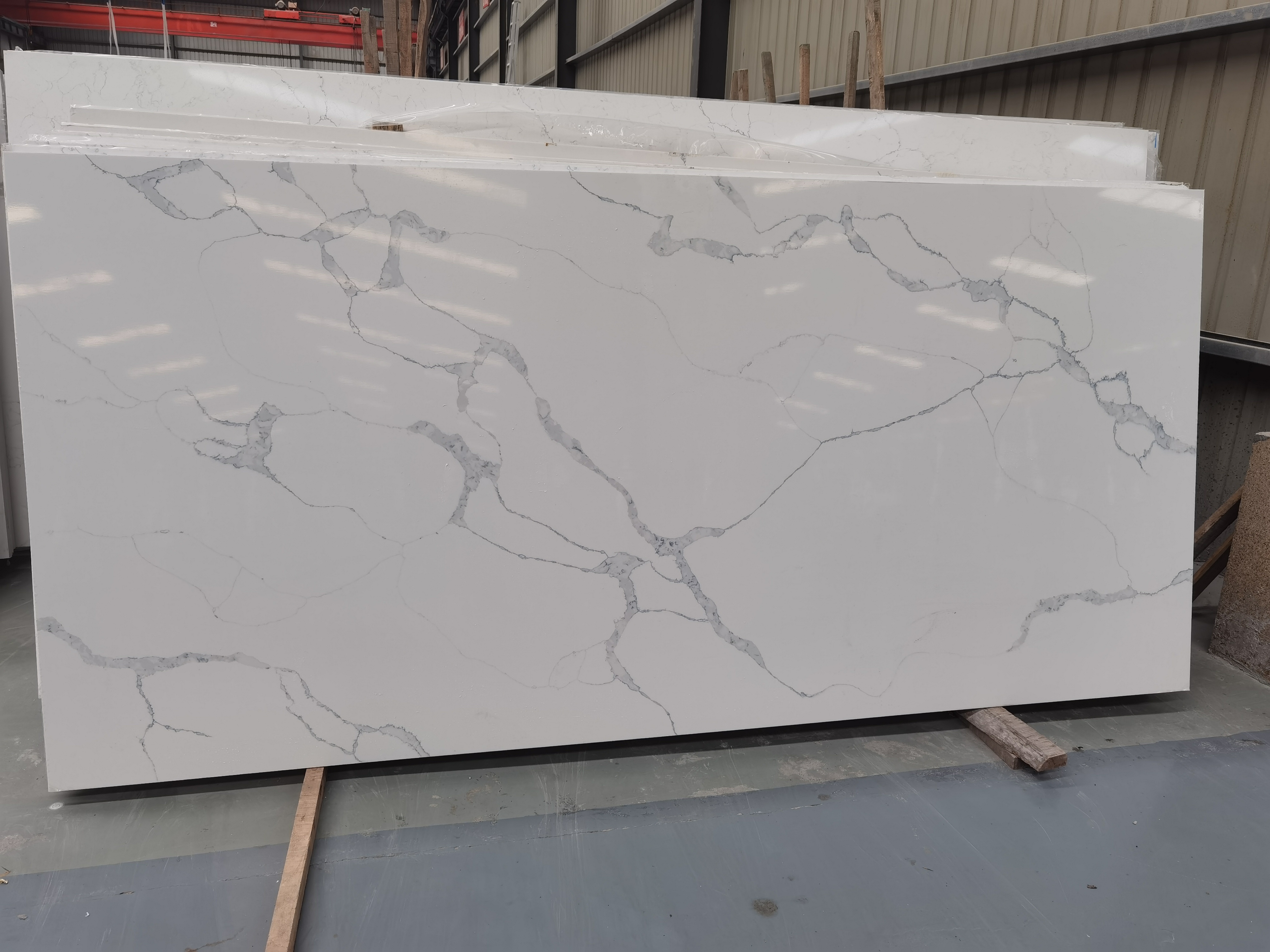 5026 Stream Quartz Slabs
