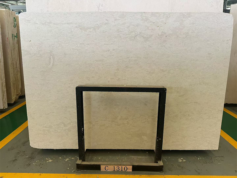 Bulgaria Vratsa Beige Limestone Slabs & Tiles For Flooring / Wall Cladding