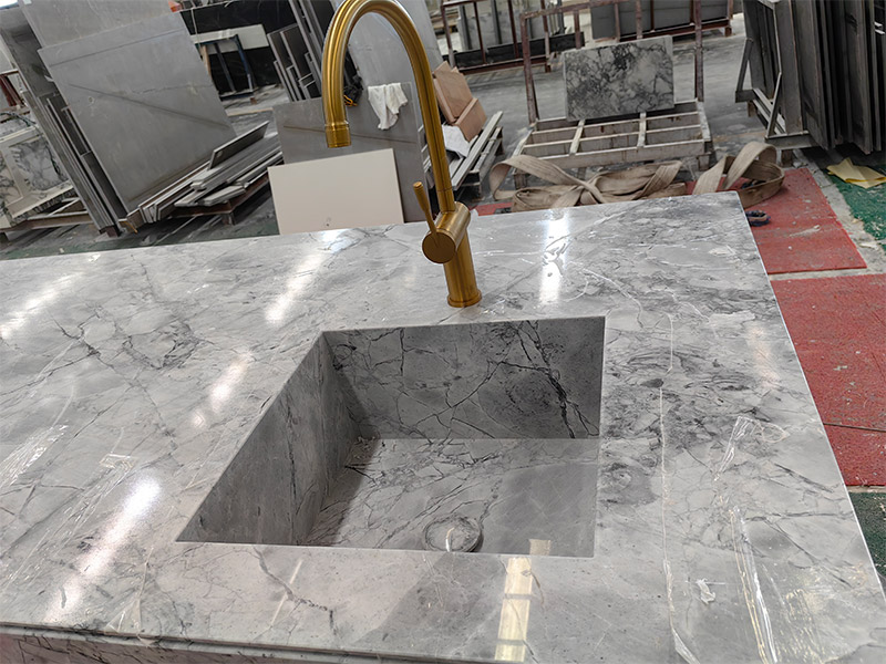 Custom Super White Quartzite Cabinet Countertops for Kitchen