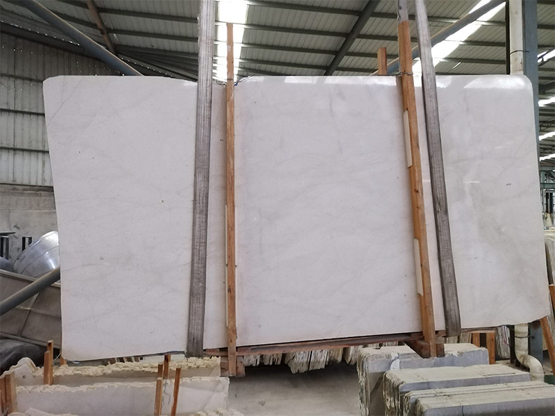 Spanish Crema Europa Limestone Slabs Supplier