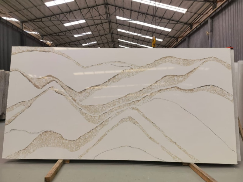 5004 Brittanicca Calacatta Quartz Slabs