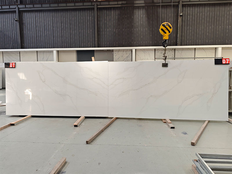 Calacatta Leon Quartz Slabs