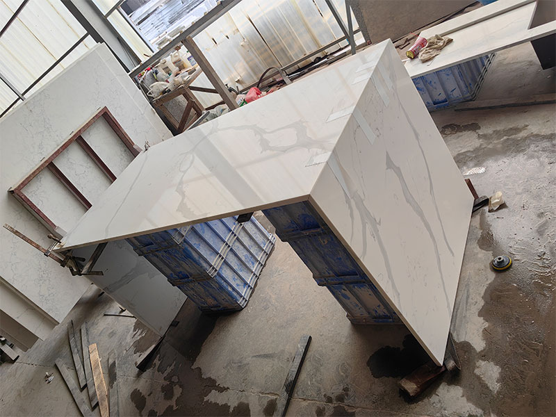Delicato Crema Quartz island tops