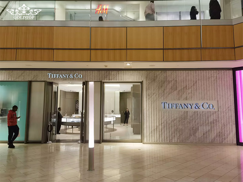 Carrara marble is also suitable for luxury retail interiors and decorative wall applications, including those associated with Tiffany retail spaces.