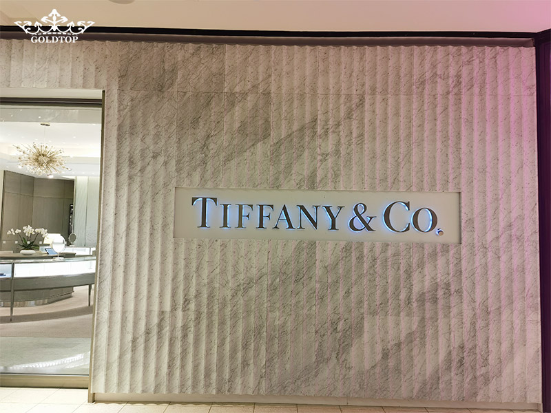 Carrara marble is also suitable for luxury retail interiors and decorative wall applications, including those associated with Tiffany retail spaces.