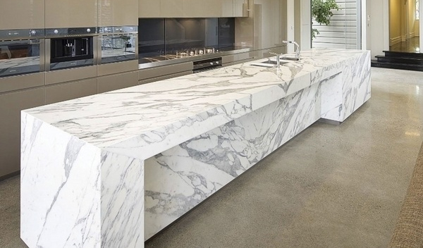 What is the difference between onyx and marble?